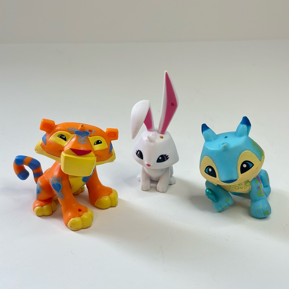 Lot of 3 Animal Jam Toy Figures Tiger & Von Otter, Sunny Bunny